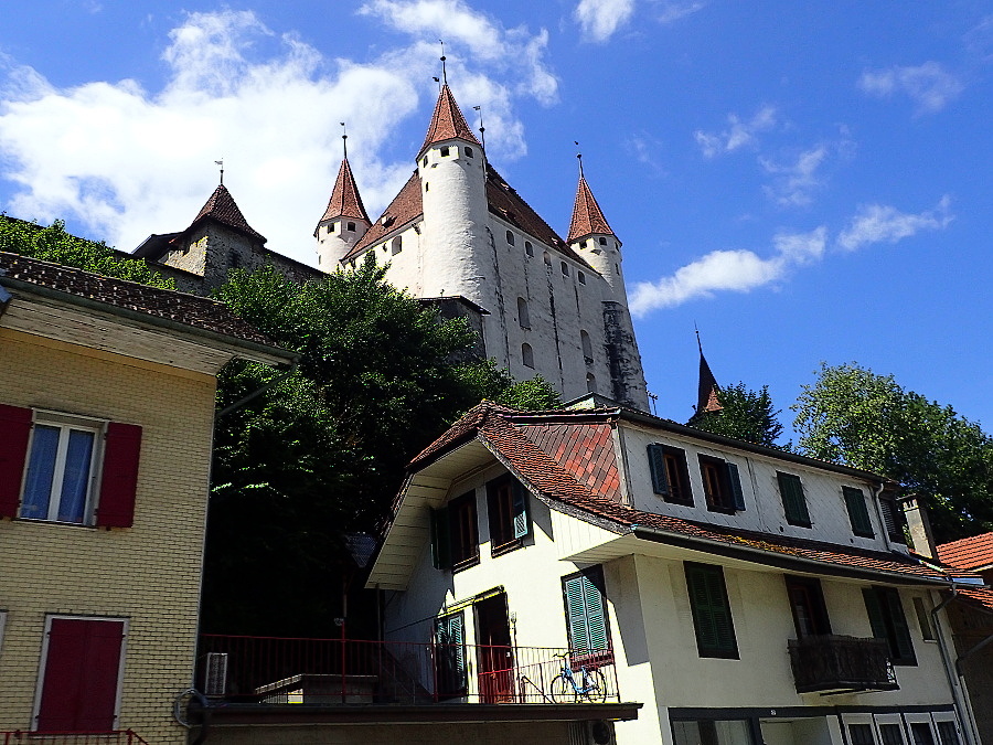 22 Přes Interlaken jsme dojeli do Thunu