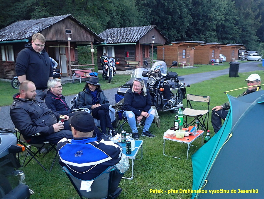 02 Večer s pár motokamarády u Vrbna pod Pradědem