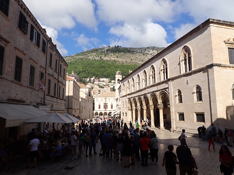 45 Na skok v Dubrovníku. Davy a 32 stupňů Celsia. Nic moc kombinace.