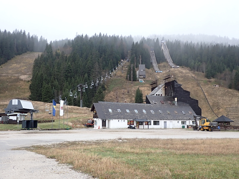 73 Bohužel tu byla vichřice a silně pršelo. Škoda.