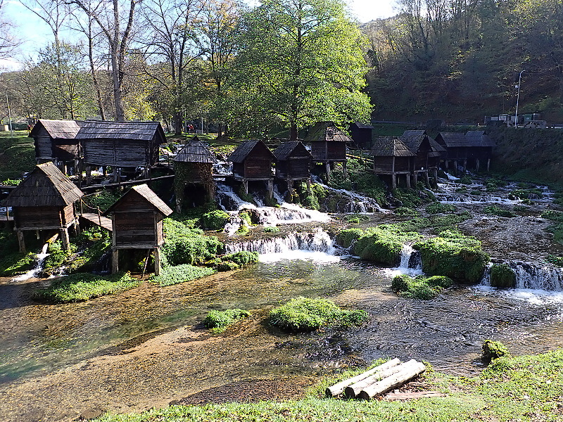 80 Vodní mlýnky na řece Plivě u Jajce.