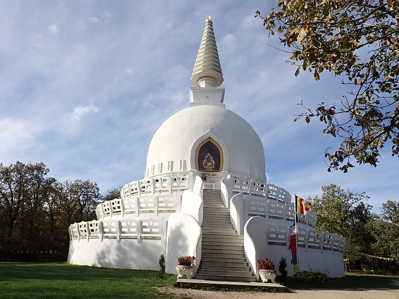 85 Buddhistická Stúpa míru nedaleko Balatonu tu stojí právě 30 let.