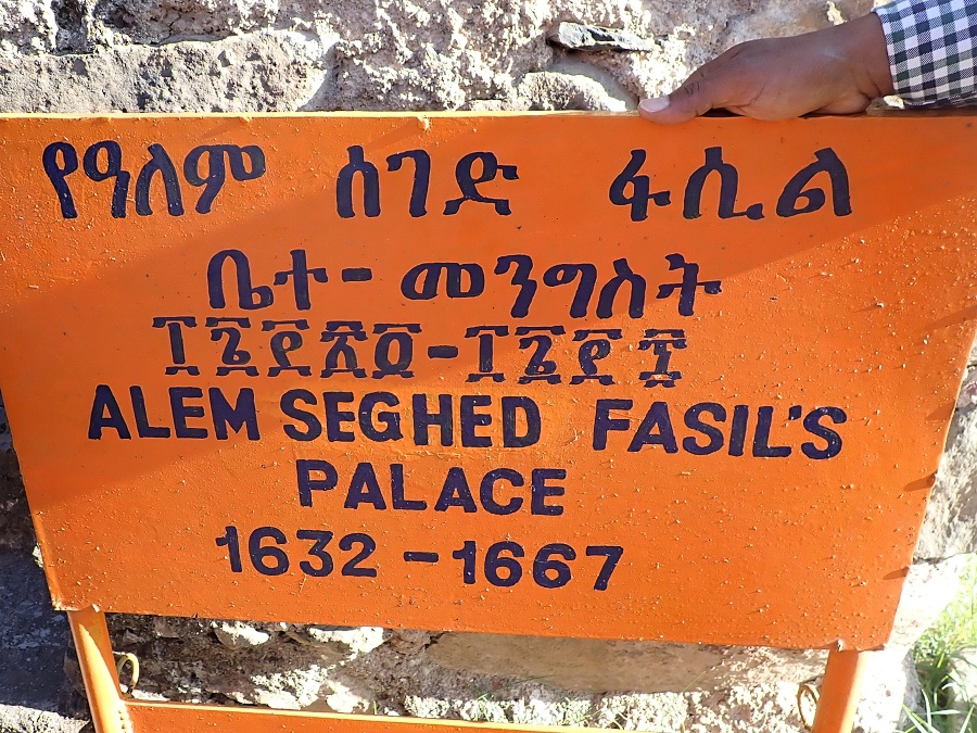 07 Gondar založil král Fasilis a postavil tu hrad.