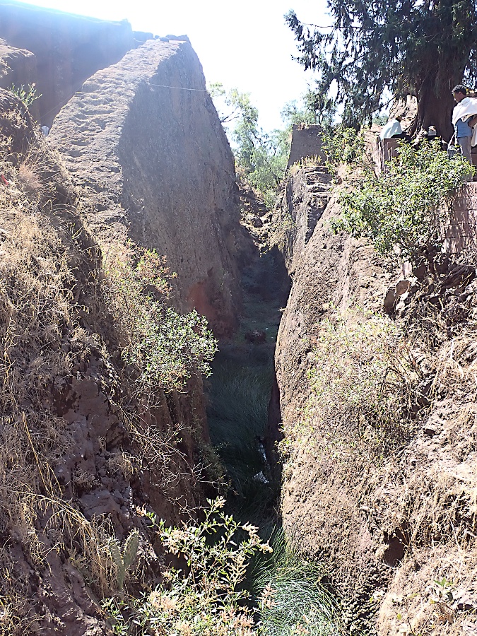 99g Král Lalibela tu nechal vysekat řeku Jordán.