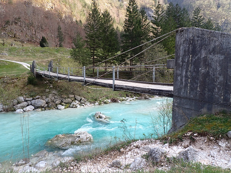 04 Soča má krásnou barvu v kteroukoliv roční dobu.