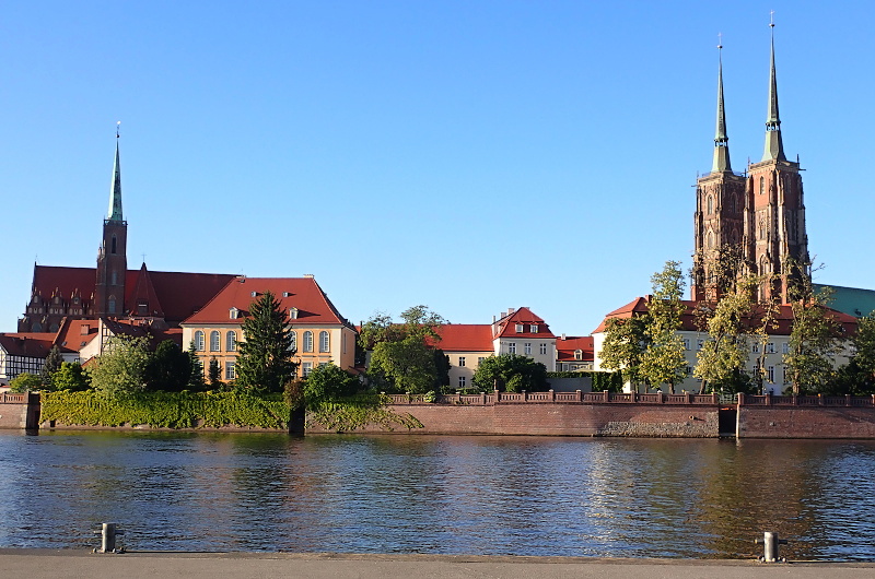 64 Výhled přes Odru na ostrov Tumski