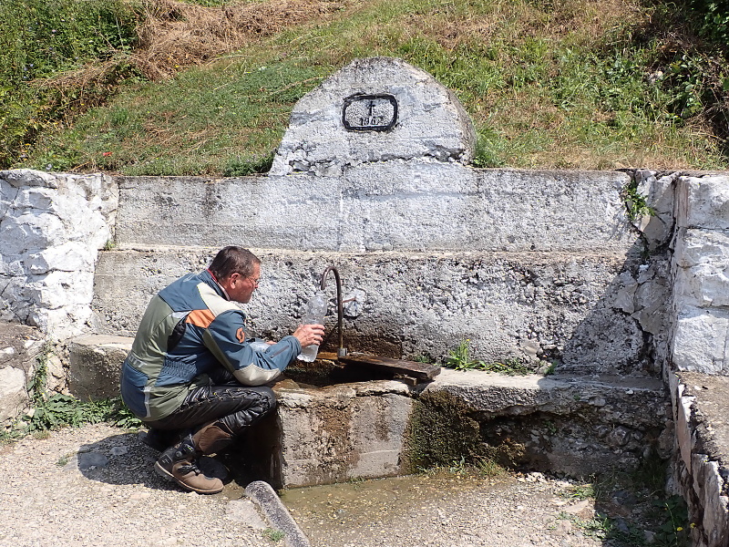 10 Konečně voda ze studánky .