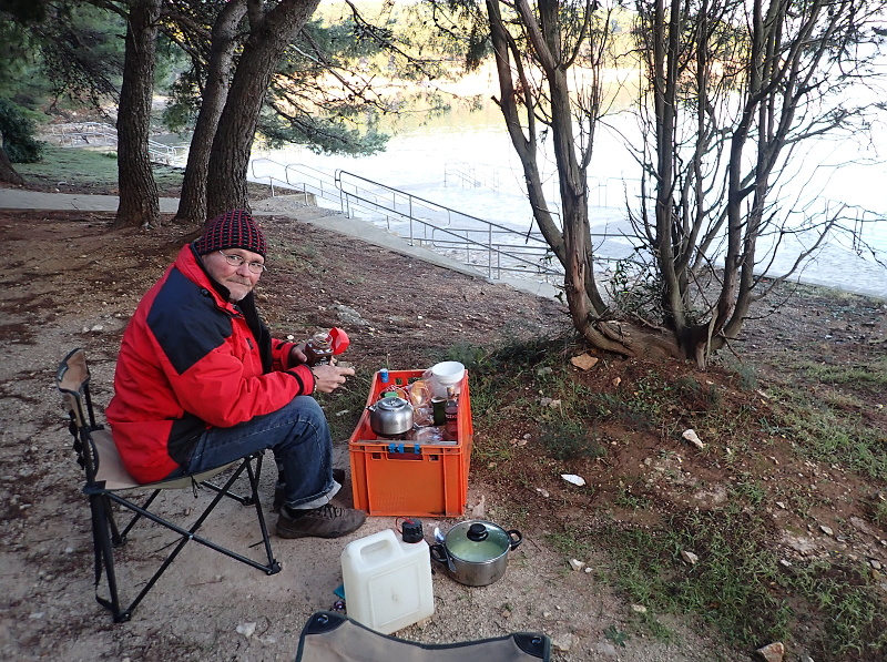 22 Noc u pláže Munte Beach, Premantura, 74 km.