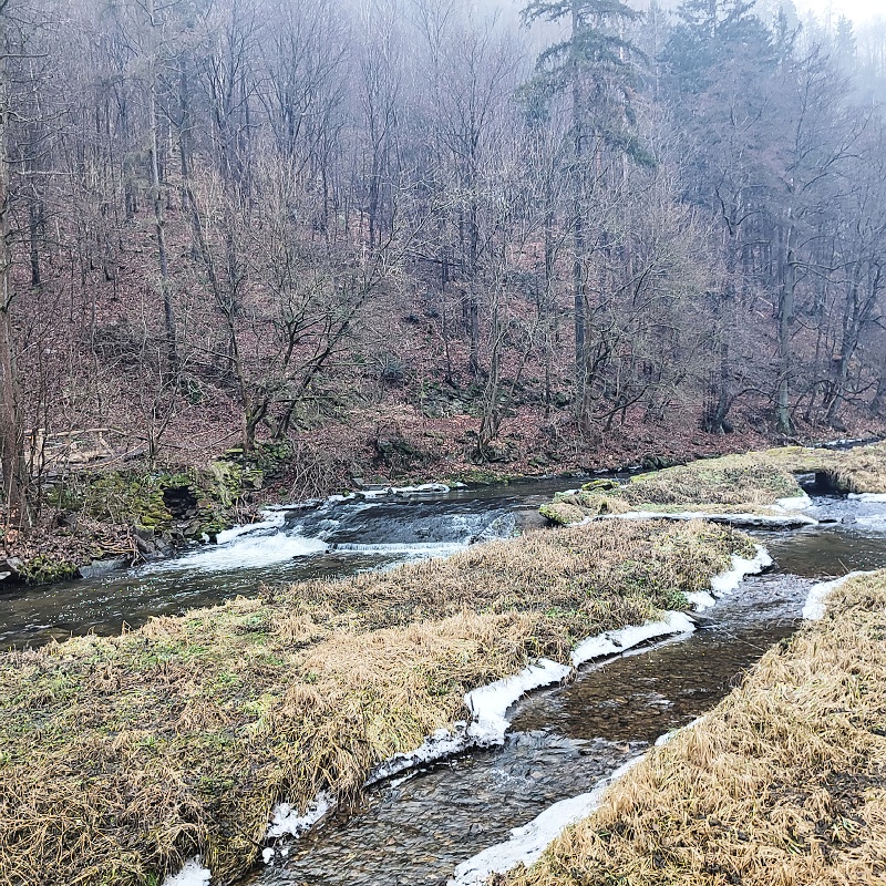 05 Řeka Loučka vzniká soutokem řek Bobrůvka a Libochovka.