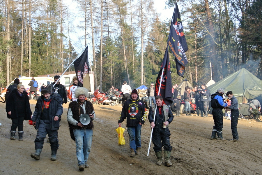 23 Rusové zpívají Kaťušu