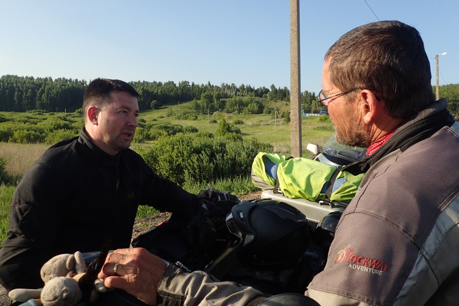 217 Po práci v pátek odpoledne jede na sraz. Má to 600 km